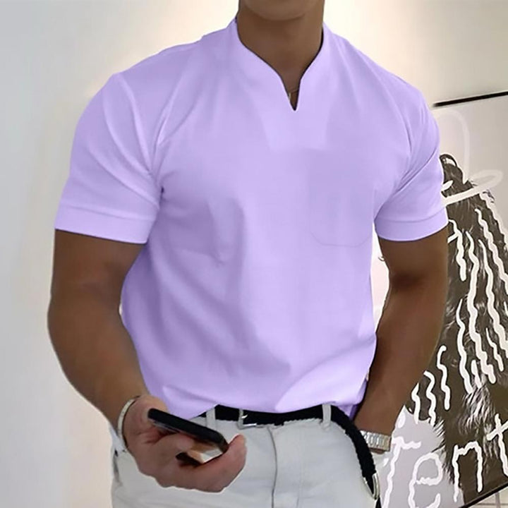 Poczuj komfort w męskiej koszulce polo. Elegancki casualowy styl na co dzień i letnie wyjścia.
