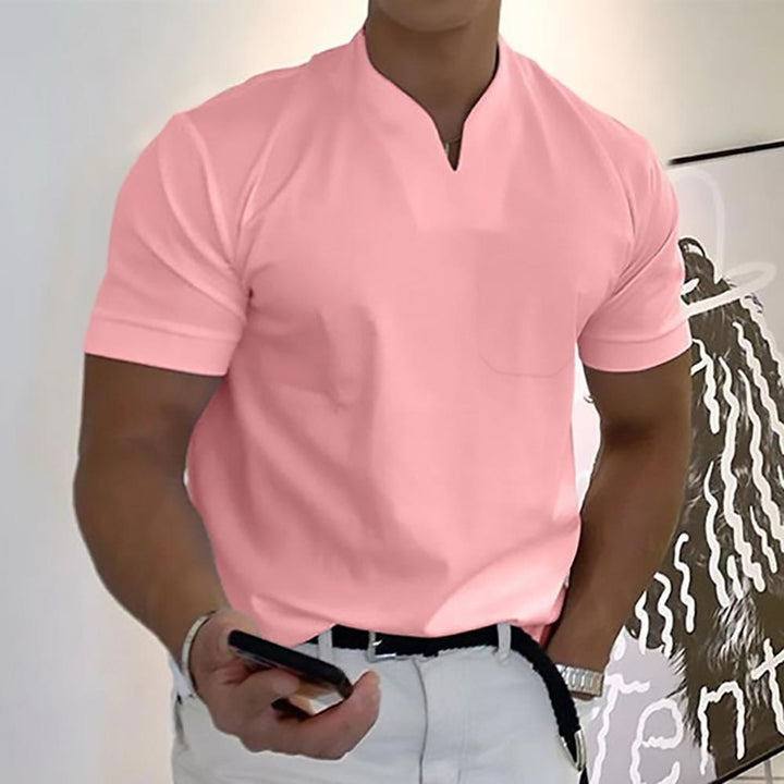 Komfortowa męska koszulka polo na lato. Elegancki casualowy styl na co dzień. Wysoka jakość.