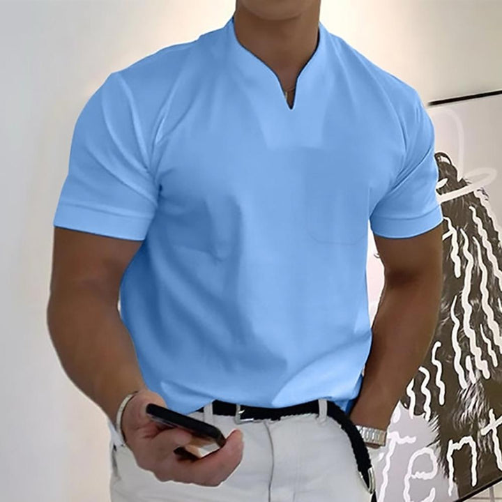 Męska koszulka polo do stylizacji smart casual. Łączy elegancję z casualowym komfortem na co dzień.