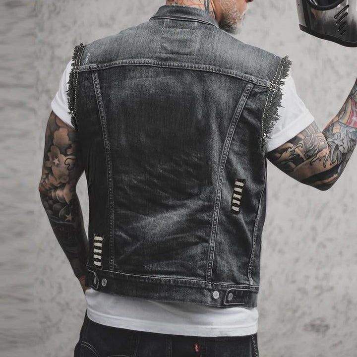 Czarna jeansowa kamizelka męska z denimu. Stylowy bezrękawnik dla mężczyzn, modny akcent do garderoby.