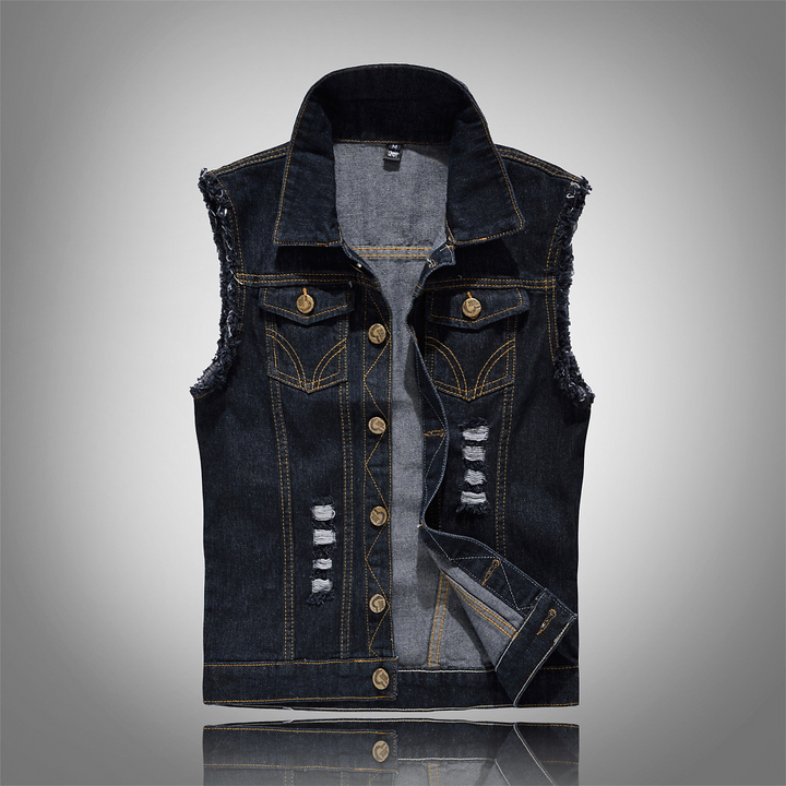 Stylowa męska kamizelka jeansowa, dodająca charakteru outfitom. Odzież męska denim na każdą okazję.