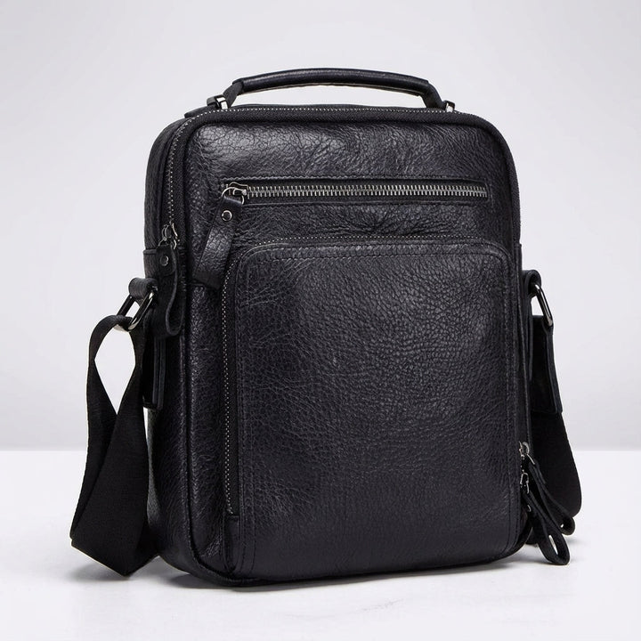 Elegancka czarna torba męska EnduraBag, skórzana, messenger na ramię. Kompaktowy design dla biznesu i codzienności.