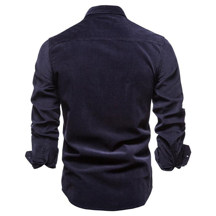 Męska koszula z długim rękawem i kieszeniami, idealna do biura lub na spotkania. Wygodny fason smart casual.