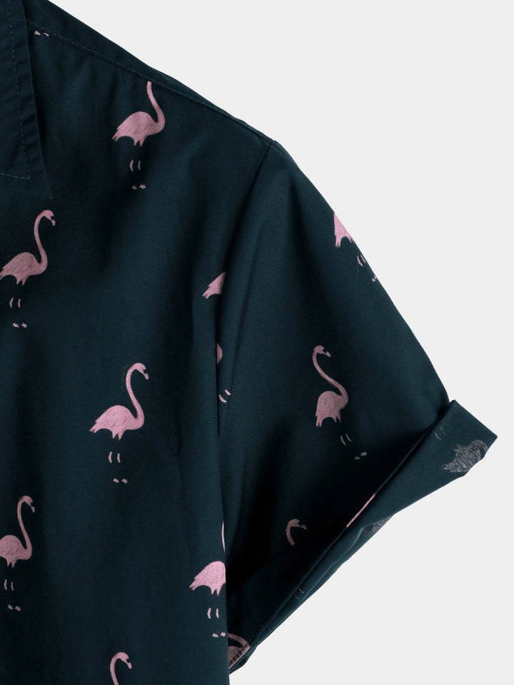 Męska koszula hawajska w flamingi, krótki rękaw. Przewiewna moda na lato i wakacje.