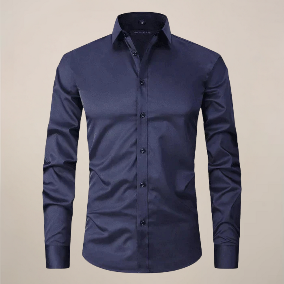 Tył czarnej koszuli męskiej Michał, dopasowany krój, styl formalny lub smart casual.