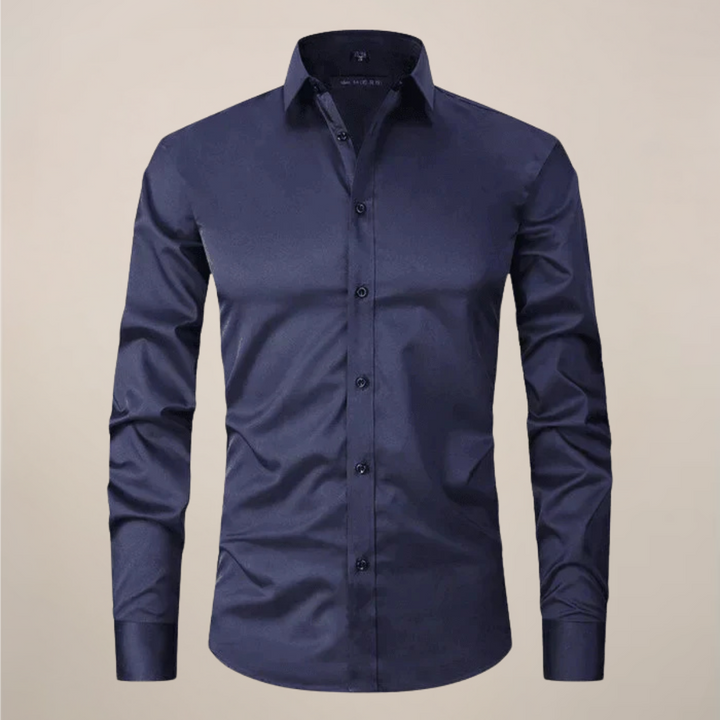 Tył czarnej koszuli męskiej Michał, dopasowany krój, styl formalny lub smart casual.