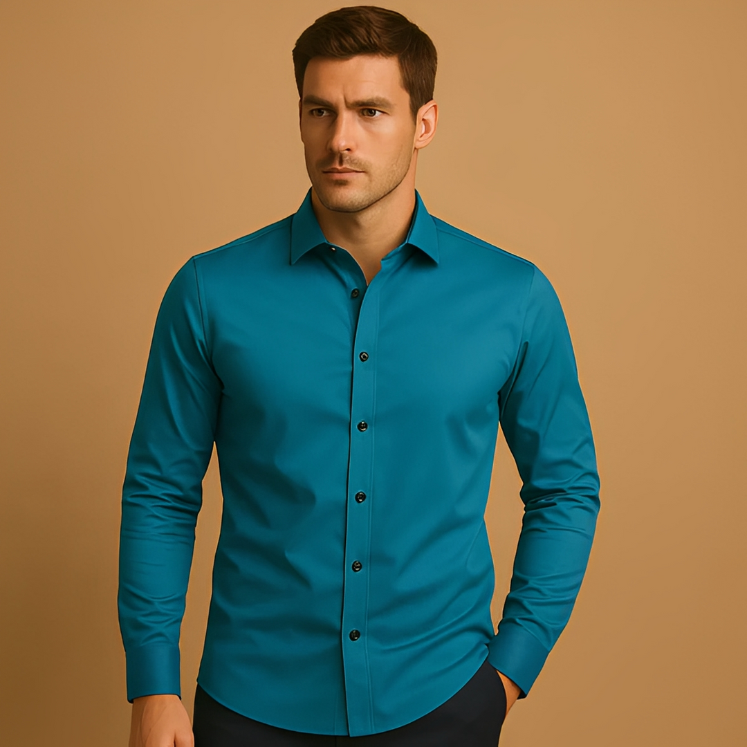 Elegancka męska koszula slim fit, modna i uniwersalna. Doskonała do pracy, na spotkania, pasuje do wielu stylizacji.