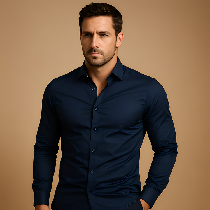 Elegancka formalna koszula męska z kołnierzykiem, w kroju slim fit. Doskonała na specjalne okazje.