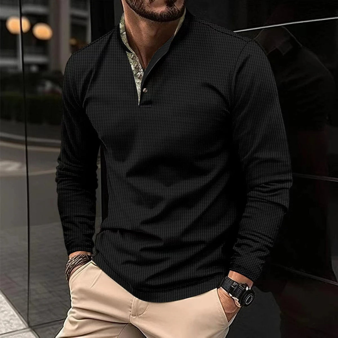 Stylowa męska koszulka Henley z długim rękawem i stójką. Idealna do casualowych i eleganckich zestawów.