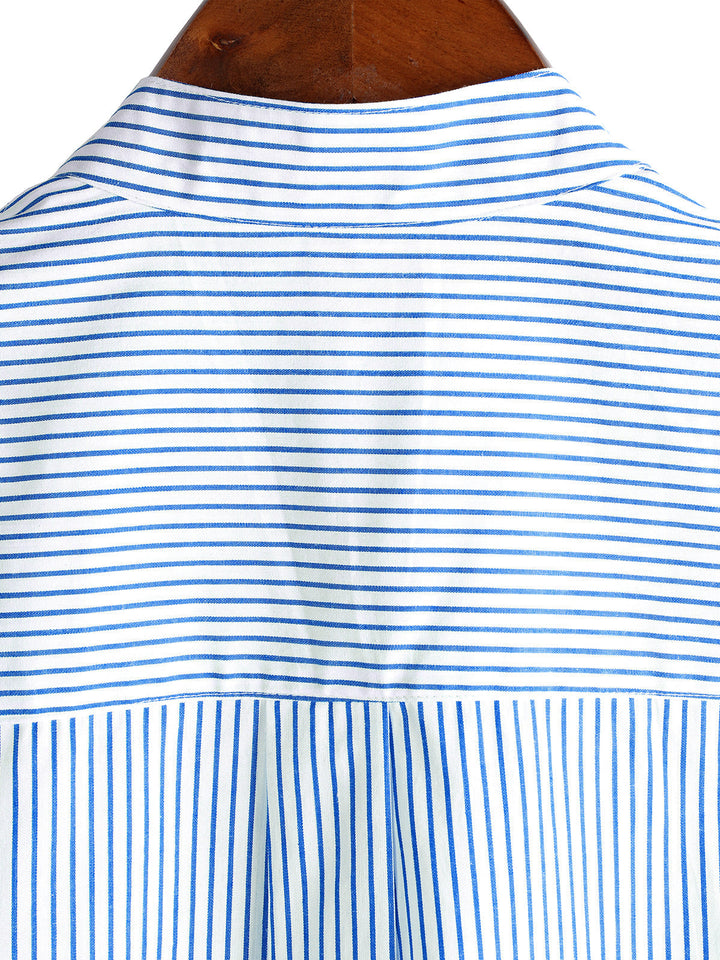 Męska koszulka z krótkim rękawem Henley, ozdobiona pionowym wzorem. Stylowe ubranie męskie do codziennych stylizacji.