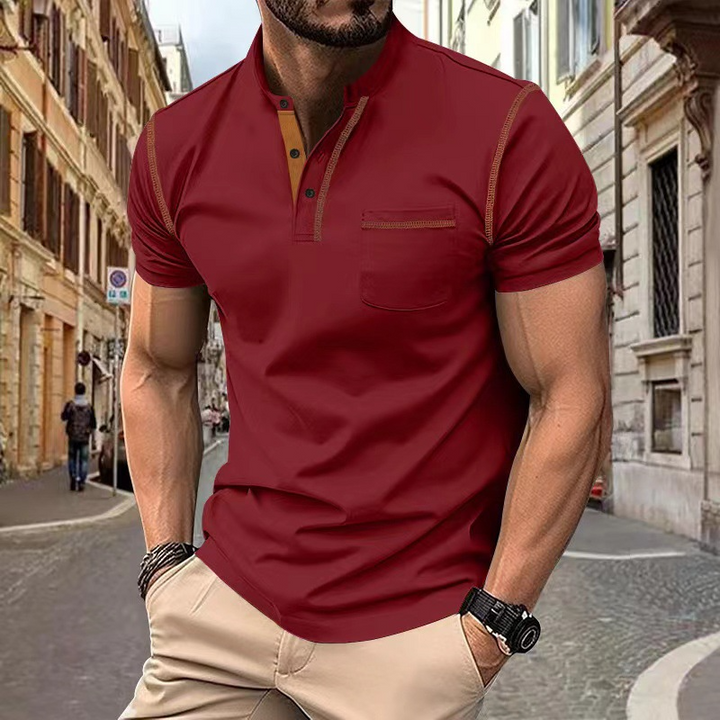 Klasyczna męska koszulka polo, z krótkim rękawem, idealna do letnich, casualowych stylizacji.