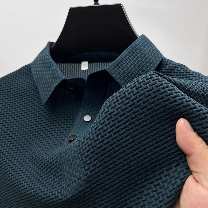 Męska koszulka polo, stylowa i komfortowa, doskonała na lato, zarówno do eleganckich, jak i aktywnych stylizacji.