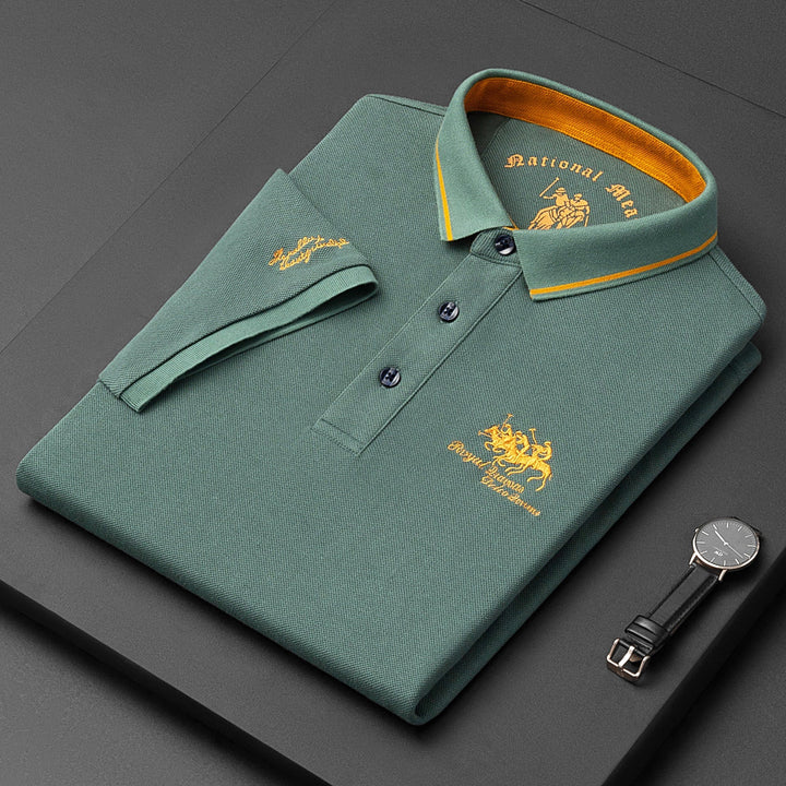 Modna męska koszulka polo z krótkim rękawem, elegancki styl casual. Komfortowa odzież męska na lato.