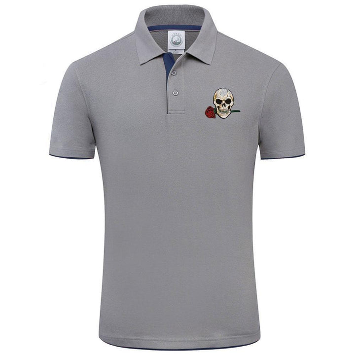 Modna męska koszulka polo z charakterystycznym motywem czaszki. Idealna na casual, krótki rękaw.