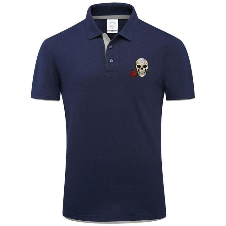 Elegancka męska koszulka polo z modnym nadrukiem czaszki. Wygodna dzianina, krótki rękaw.
