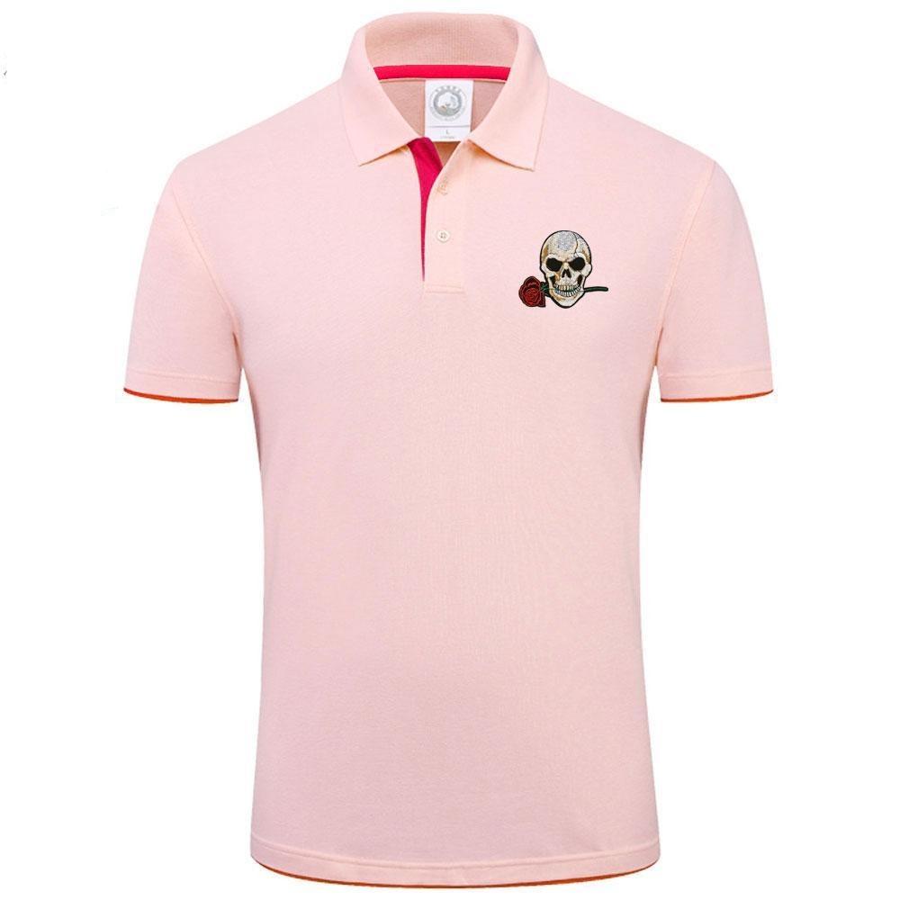 Męska polo z intrygującym nadrukiem czaszki z różą. Krótki rękaw, modna dzianina, idealna na casual.