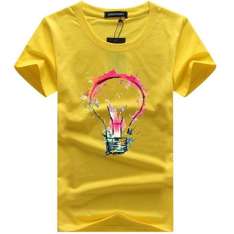 Męska koszulka t-shirt z nowoczesnym, kolorowym nadrukiem żarówki. Idealna na lato, luźny casualowy styl.