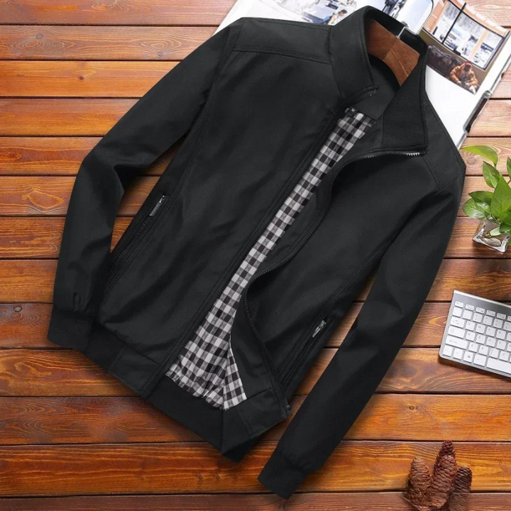 Wiosenna kurtka męska przejściowa Marcel. Wygodna, wiatroszczelna, ze stójką – modna i praktyczna odzież casual.
