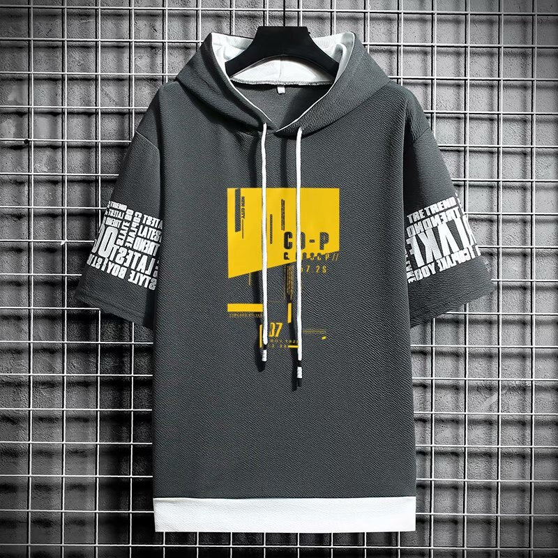 Męska bluza z kapturem letnia. Krótki rękaw, luźny krój, streetwearowy nadruk graffiti dla komfortu.