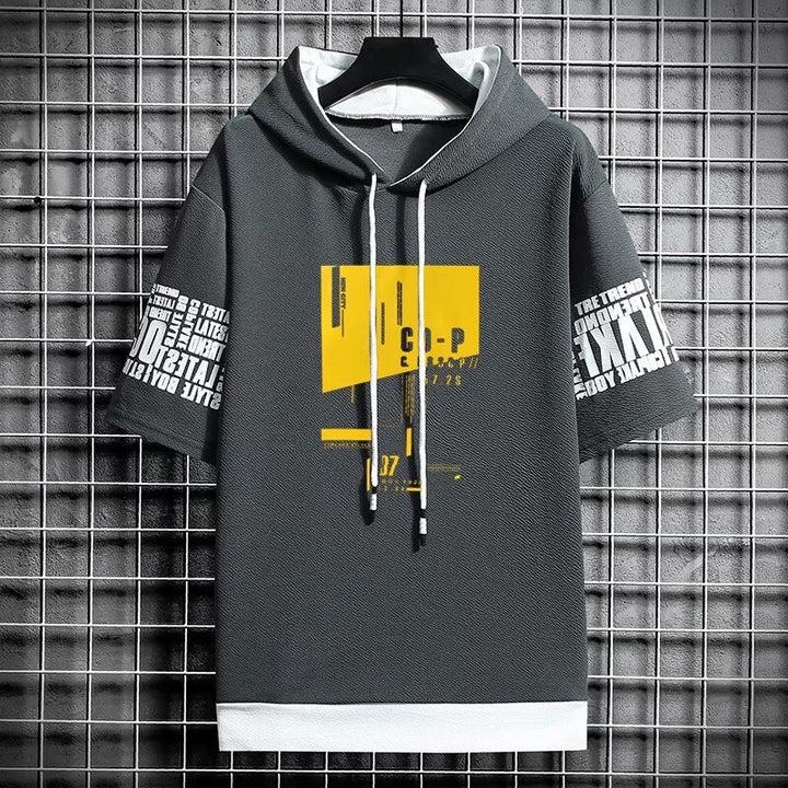 Męska bluza z kapturem letnia. Krótki rękaw, luźny krój, streetwearowy nadruk graffiti dla komfortu.