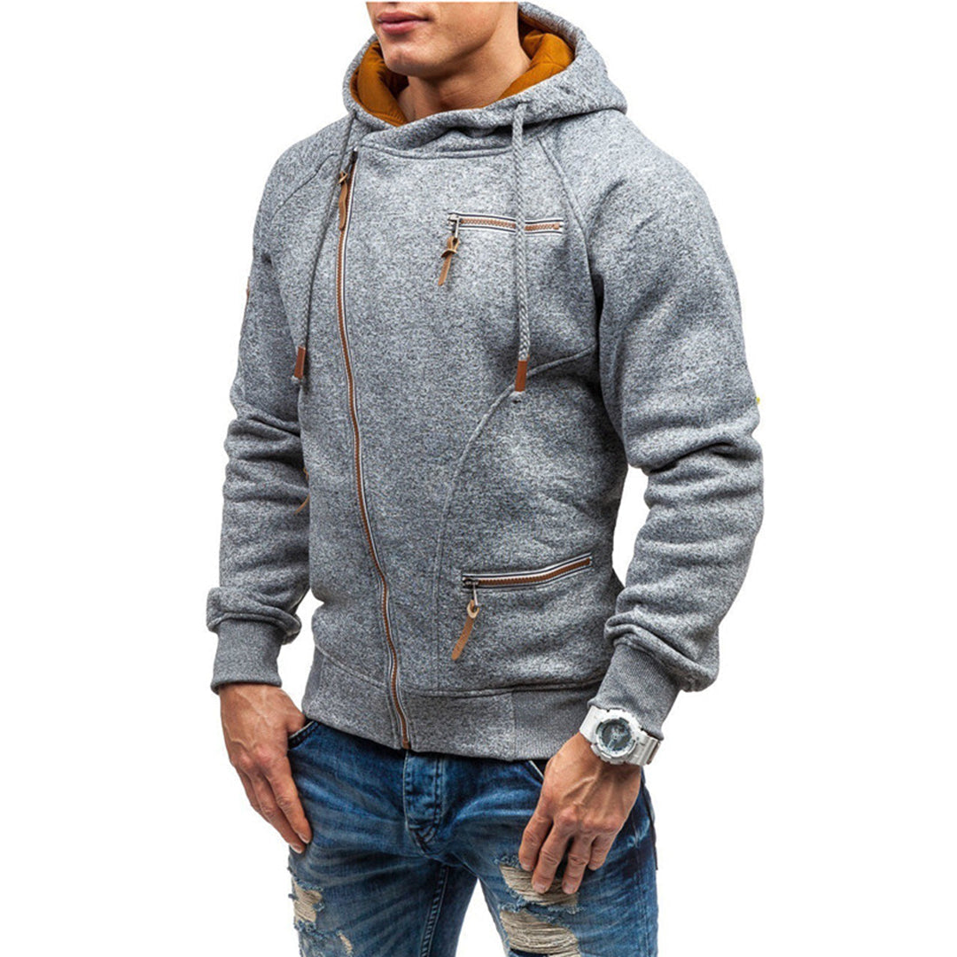 Męska bluza na zimę z kapturem i skośnym zamkiem. Wygodna odzież męska, styl casual i streetwear.