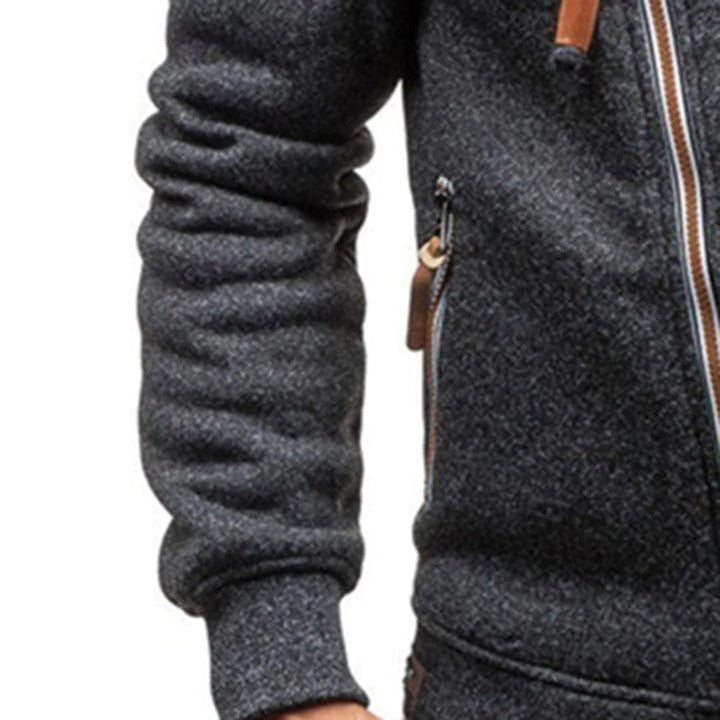 Gruba męska bluza z kapturem na zimę. Skośny zamek, modny design. Casualowa, ciepła odzież.