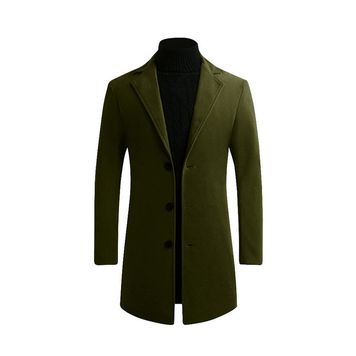 Mężczyzna spacerujący w długim eleganckim płaszczu męskim slim fit. Komfort i styl na jesień.