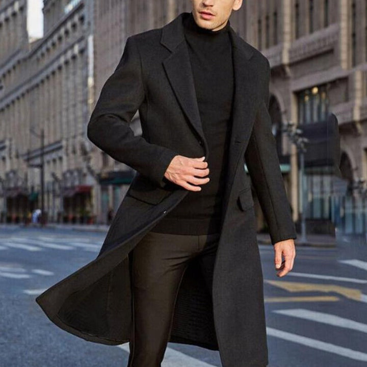 Męski płaszcz zimowy długi, krój slim fit z guzikami. Ciepły, elegancki i casualowy, na chłodne dni.