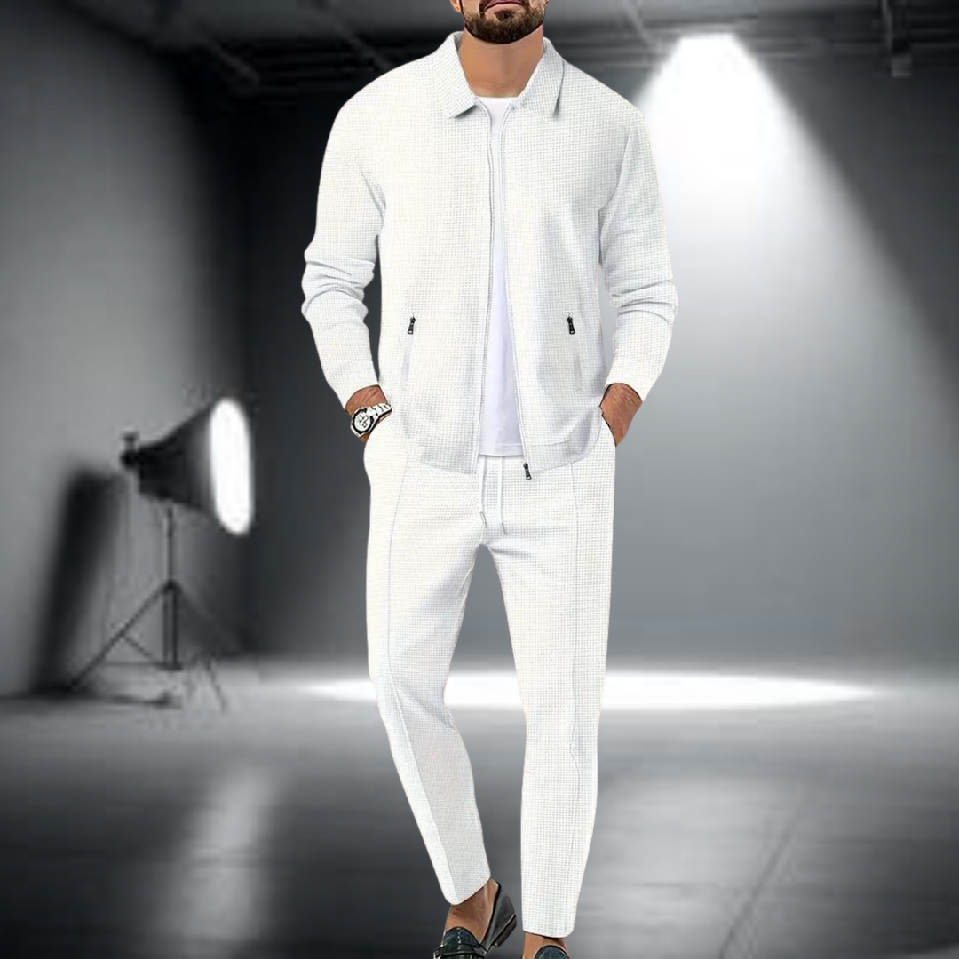 Całoroczny męski dres, komplet bluzy i spodni dresowych. Stylowa odzież casualowa z eleganckim sportowym krojem.