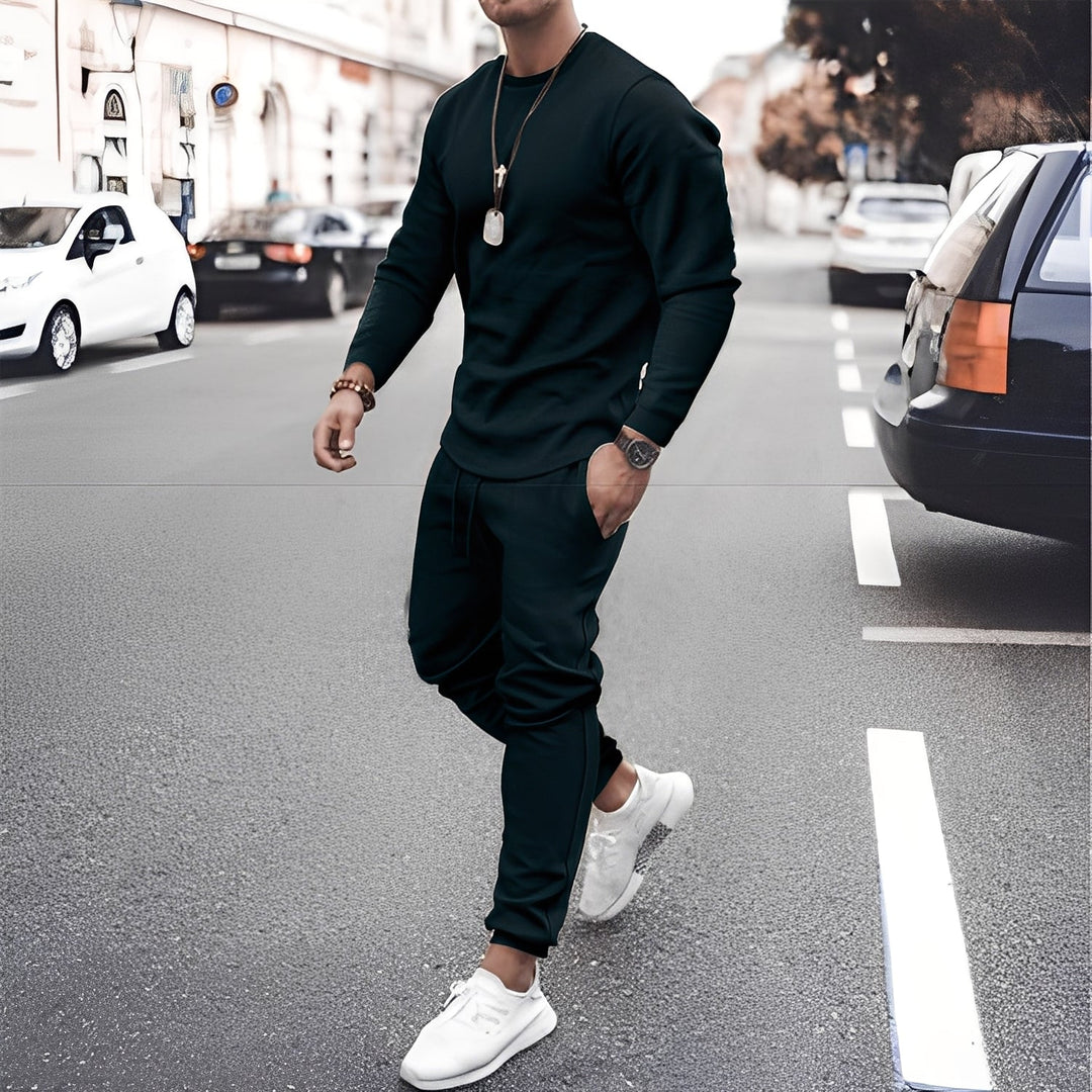 Elegancki i komfortowy męski dres Howard. Idealny strój codzienny lub ubranie sportowe dla aktywnych mężczyzn.
