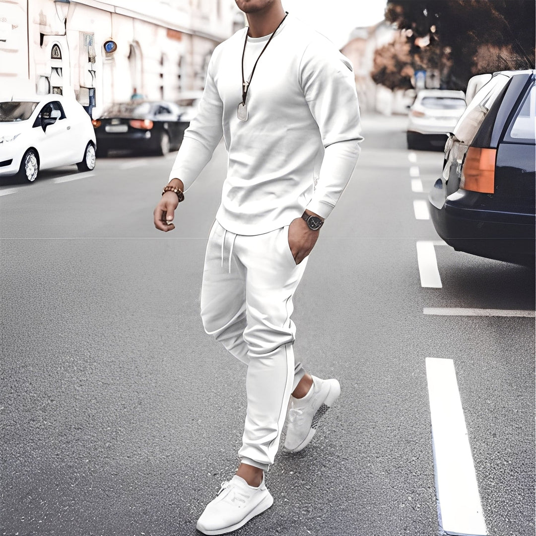 Modny męski dres Howard. Bawełniany komplet casual w nowoczesnym stylu, zapewniający komfort i swobodę ruchu.
