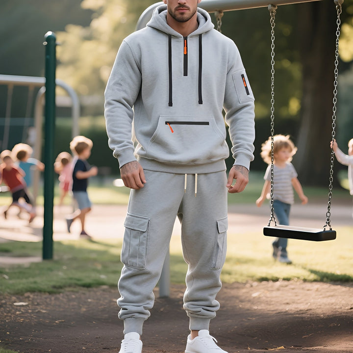 Stylowy męski dres Julian: bluza i spodnie cargo. Bawełniany zestaw casualowy w modzie męskiej.