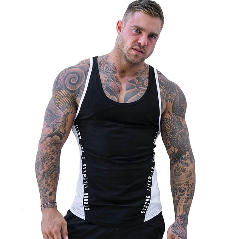 Sportowy tank top męski, dwukolorowy, bez rękawów, do stylu miejskiego. Wygodna letnia koszulka casual.