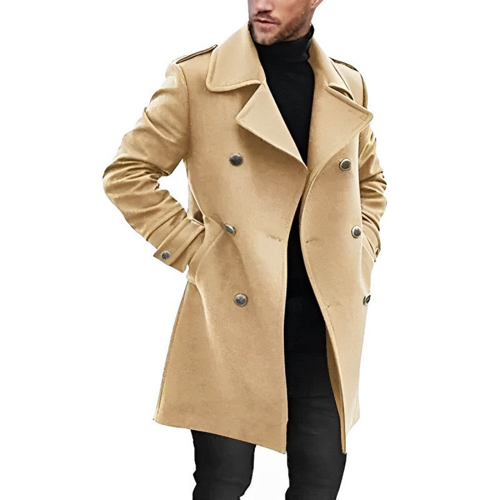 Modny męski peacoat zimowy. Stylowe okrycie wierzchnie pasujące do casualowych i biznesowych stylizacji.