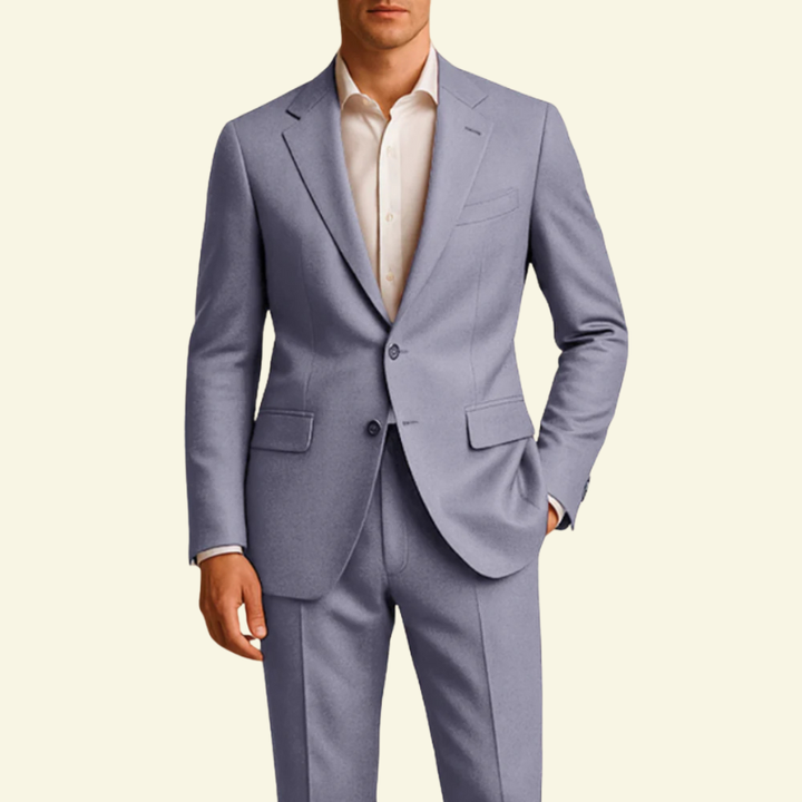 Granatowy garnitur męski slim fit. Klasyczny krój, idealny strój biznesowy i na eleganckie okazje.