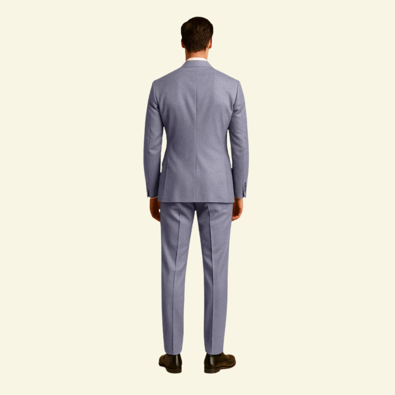 Srebrny garnitur męski slim fit. Idealny na wieczorne imprezy, eleganckie bankiety i modne wyjścia.