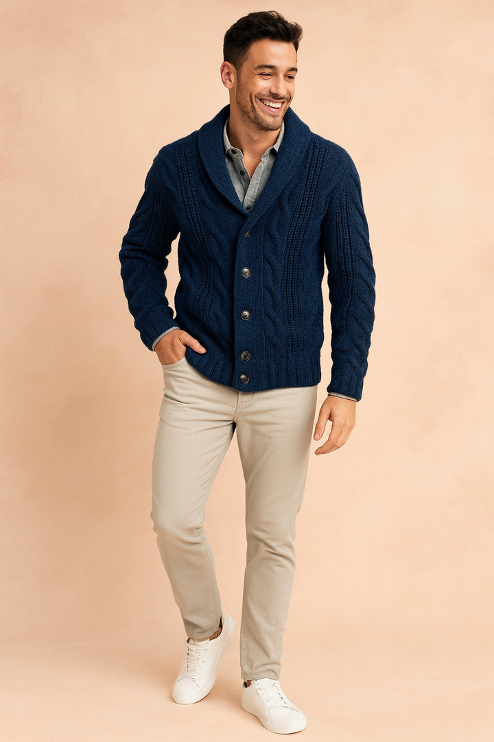 Modny męski kardigan z kołnierzem szalowym, na guziki. Sweter smart casual, ciepły i stylowy.