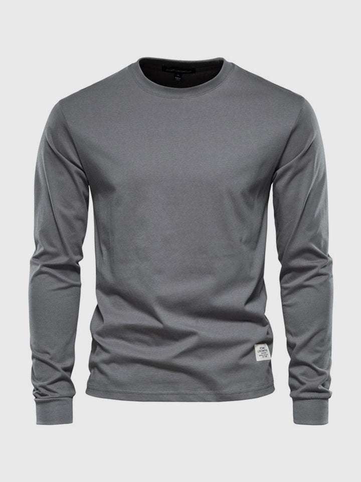 Nowoczesny longsleeve męski, koszulka z długim rękawem, kluczowy element męskiej mody do stylizacji codziennych.
