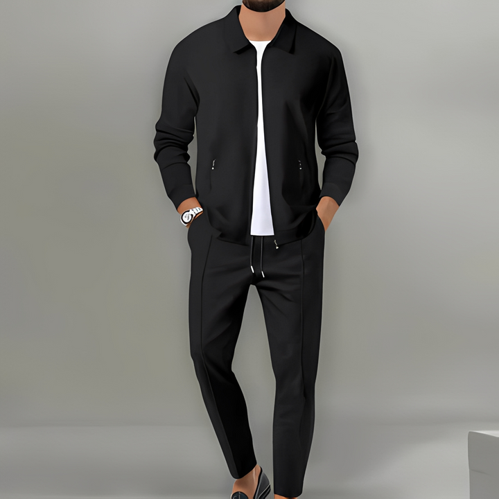 Stylowy męski zestaw casual: modna góra i spodnie. Elegancki, wygodny strój męski do codziennych aktywności.