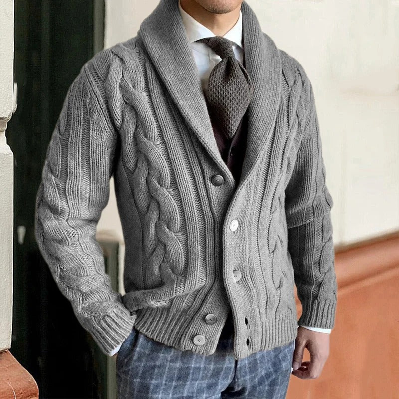 Elegancki męski sweter kardigan z grubej dzianiny z guzikami, idealny do casualowych i smart-casualowych stylizacji.