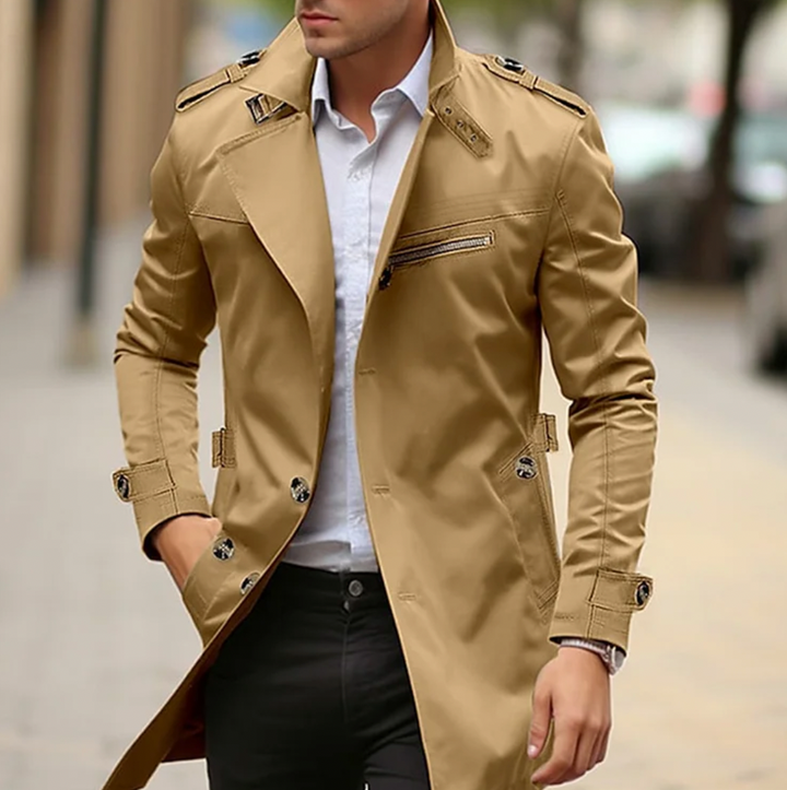 Klasyczny płaszcz męski na każdą okazję. Wiosenny/jesienny casualowy płaszcz. Moda męska, elegancki styl.