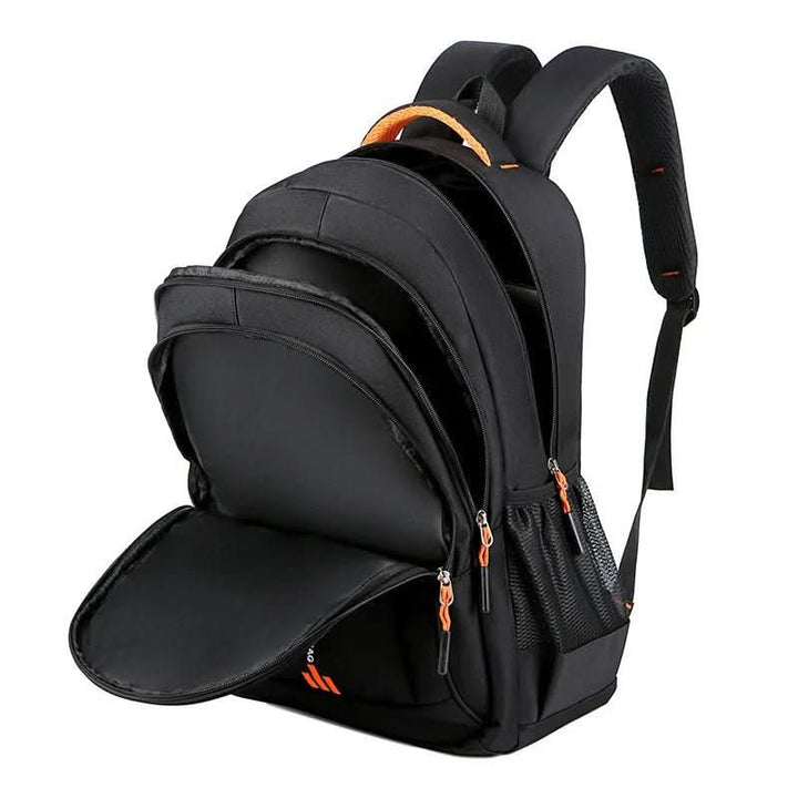 Plecak męski podróżny, biznesowy, z wydzieloną komorą na laptop.