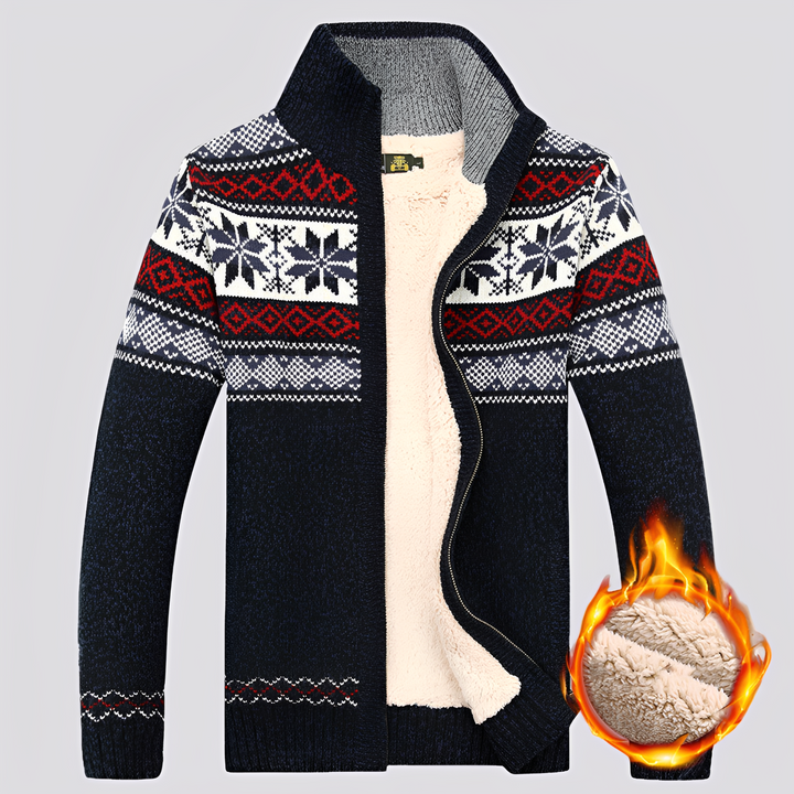 Modny męski sweter z pół-zamkiem i zimowym wzorem. Wygodny, ciepły, idealny element zimowej odzieży męskiej.