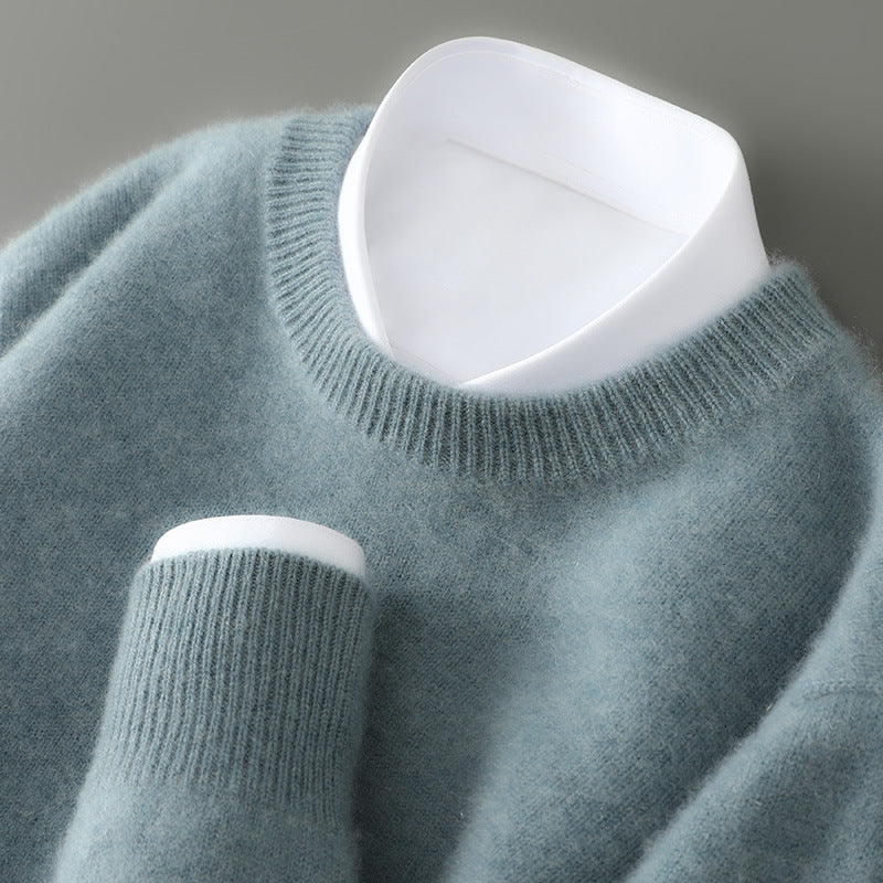 Zimowy męski sweter retro, ciepły i stylowy. Półgolf, idealny do warstwowych stylizacji, męska odzież.