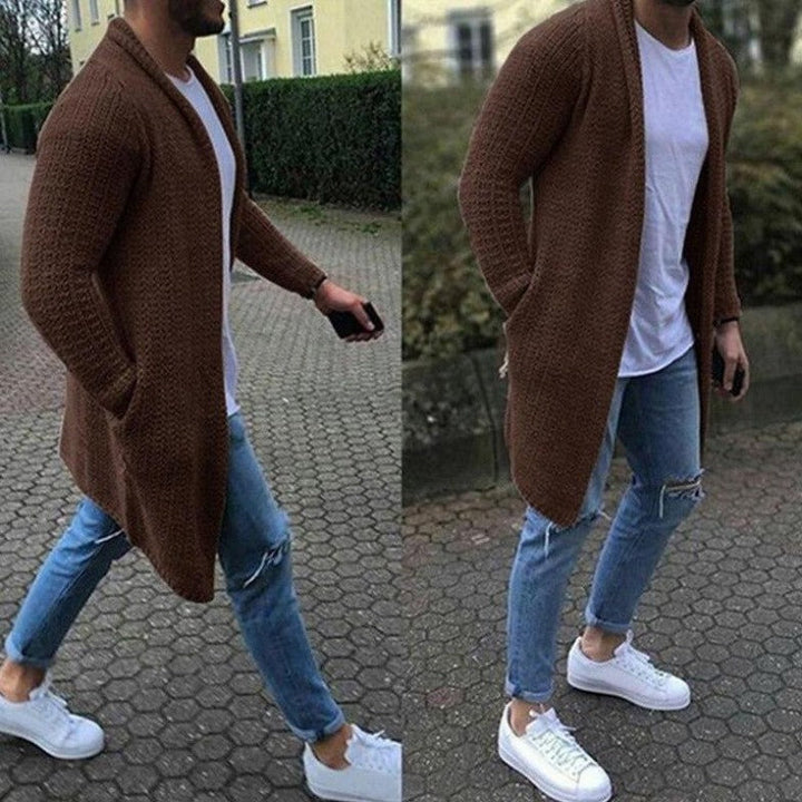Elegancki męski sweter rozpinany z ozdobnym przeszyciem, idealny do jesiennych stylizacji.