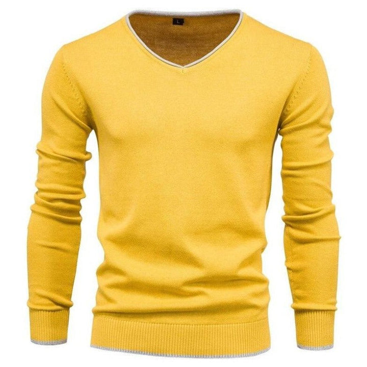 Klasyczny męski sweter slim fit z dekoltem V. Jednolity kolor, idealny do biura lub na wieczorne spotkania.