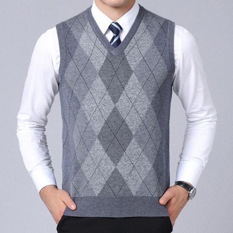 Elegancki męski sweter slim fit w kratę. Modna kamizelka z dekoltem V, doskonała na formalne okazje.