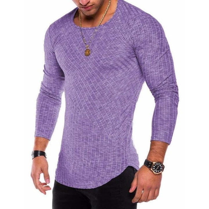 Męski sweter z dekoltem w łódkę. Krój dopasowany, ozdobne przeszycia dodają elegancji. Wszechstronny look.