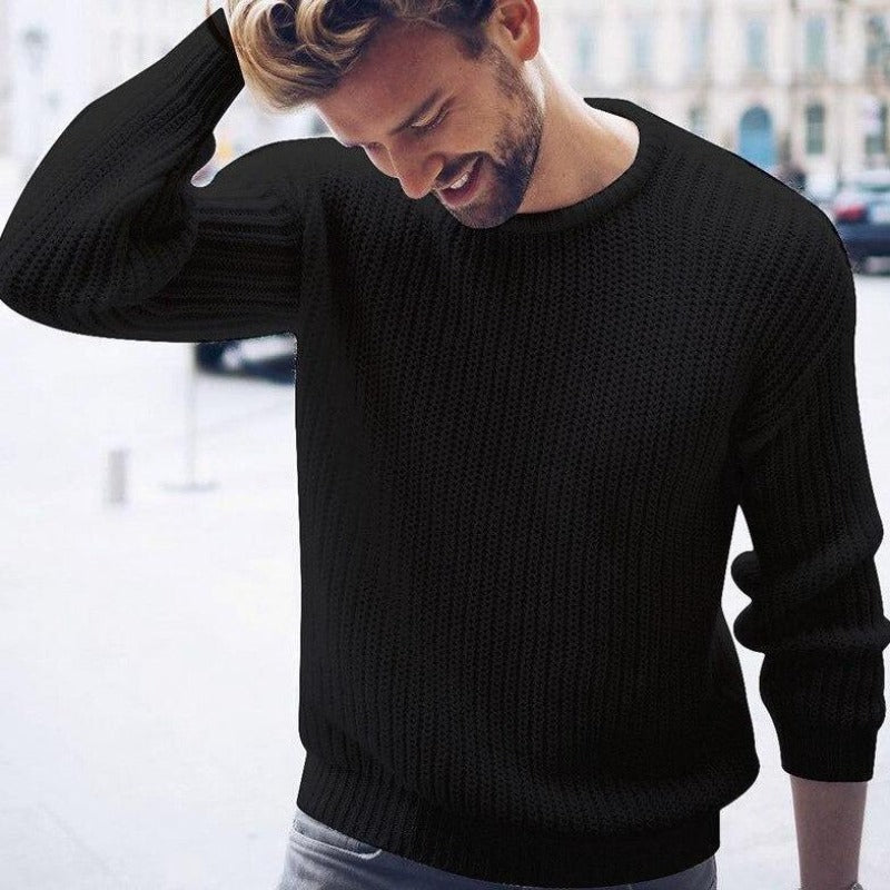 Wygodny sweter męski z dekoltem w łódkę. Casualowy, jednokolorowy, idealny do stylizacji na wiele okazji.