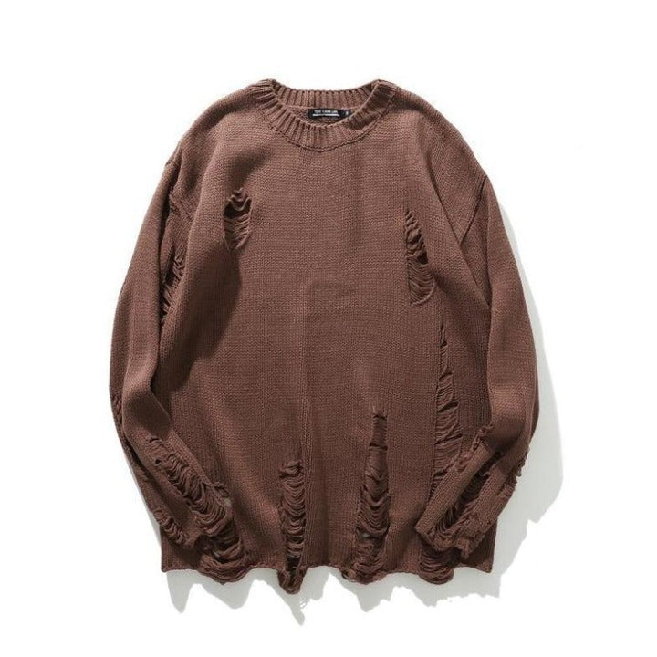 Casualowy sweter męski z dekoltem w łódkę, modne przetarcia dodają stylu. Zapewnia komfort noszenia.